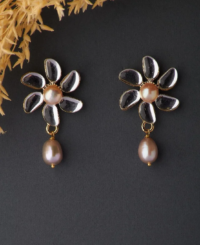 Hoop earrings with tortoiseshell designs for a chic and classic style-Fashionable Floral Pearl Hanging Earring