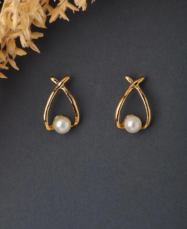 Best hoop earrings with enamel details for a colorful and modern look-Fashionable Pearl Stud Earring