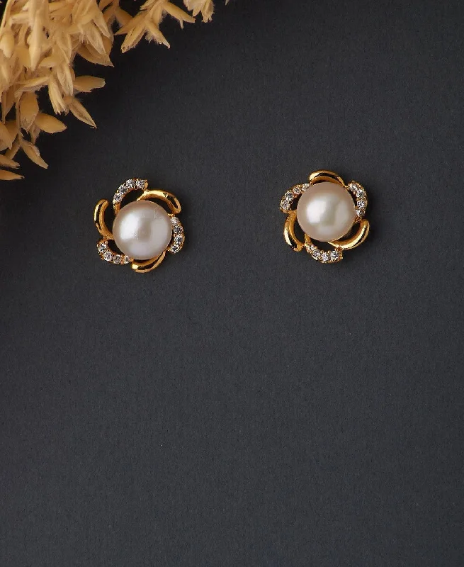 Best hoop earrings with rose gold for a romantic and warm aesthetic-Floral Pearl Stud Earring