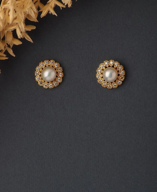 Best hoop earrings with floral designs for a feminine and delicate look-Floral Pearl Stud Earring