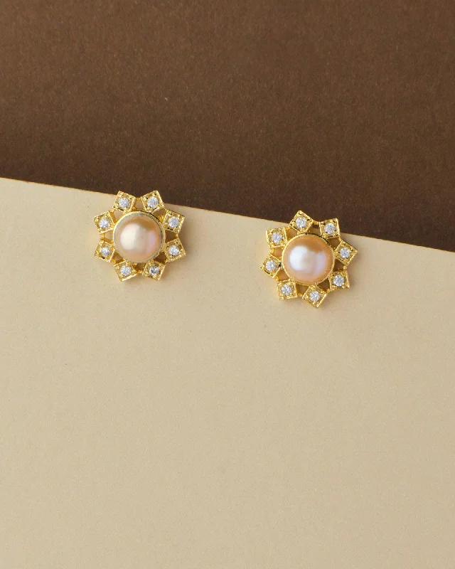 Best hoop earrings with oval shapes for a unique and elongated design-Floral Pearl Stud Earring