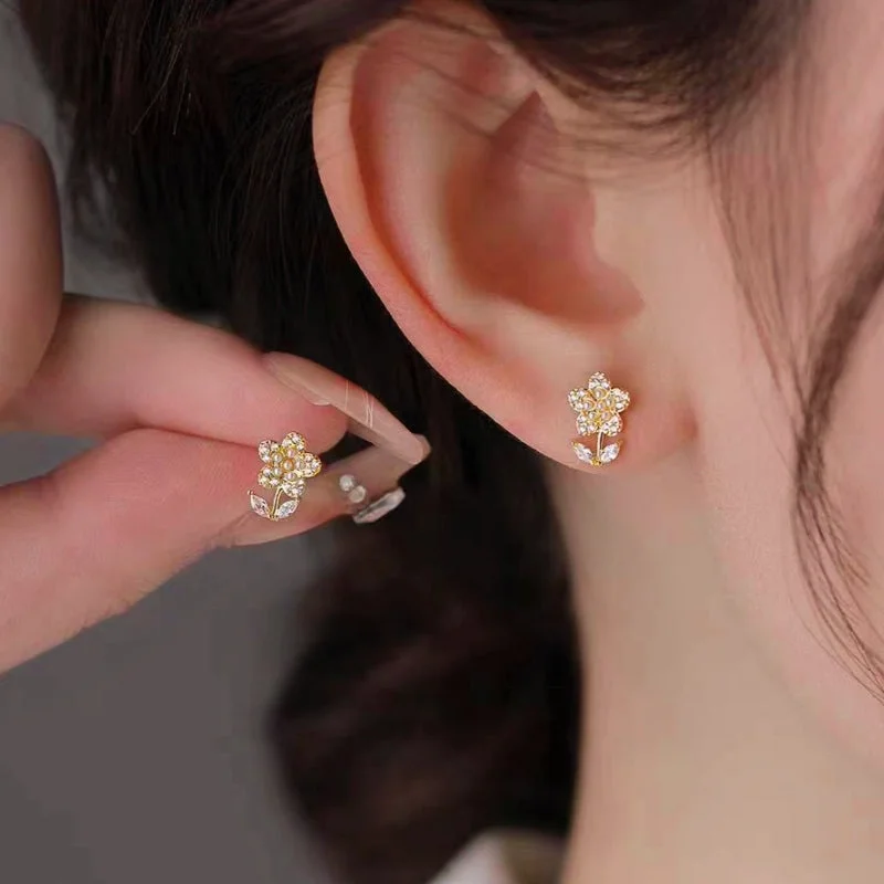 Stud Earrings for Wedding Ceremony -14K Gold-plated Diamond Pearl Daisy Stud Earrings