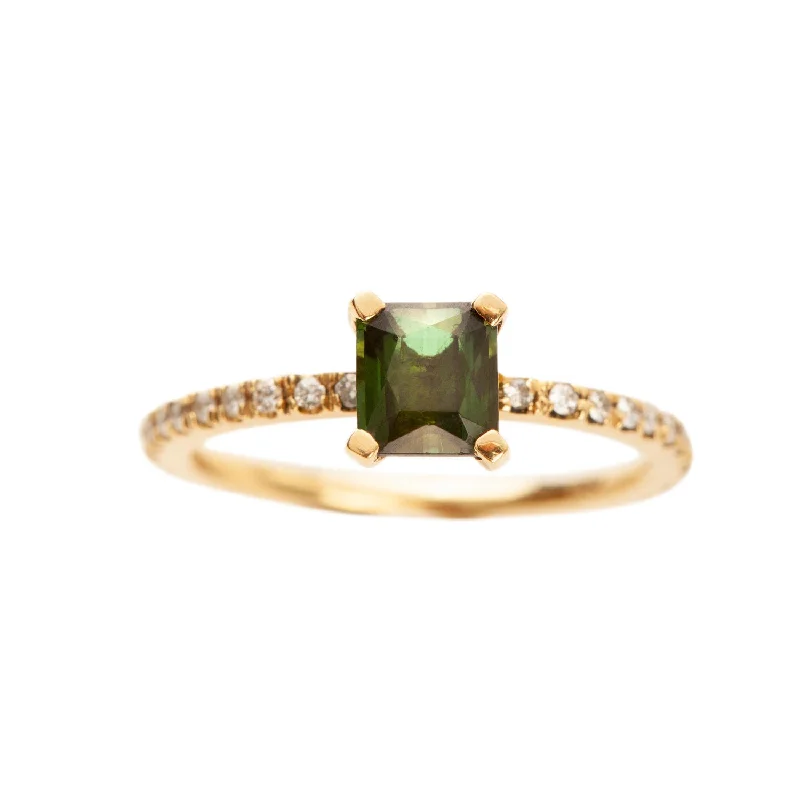 Engagement rings with gothic-inspired garnet details -Firenze Ring Gold, Green, White