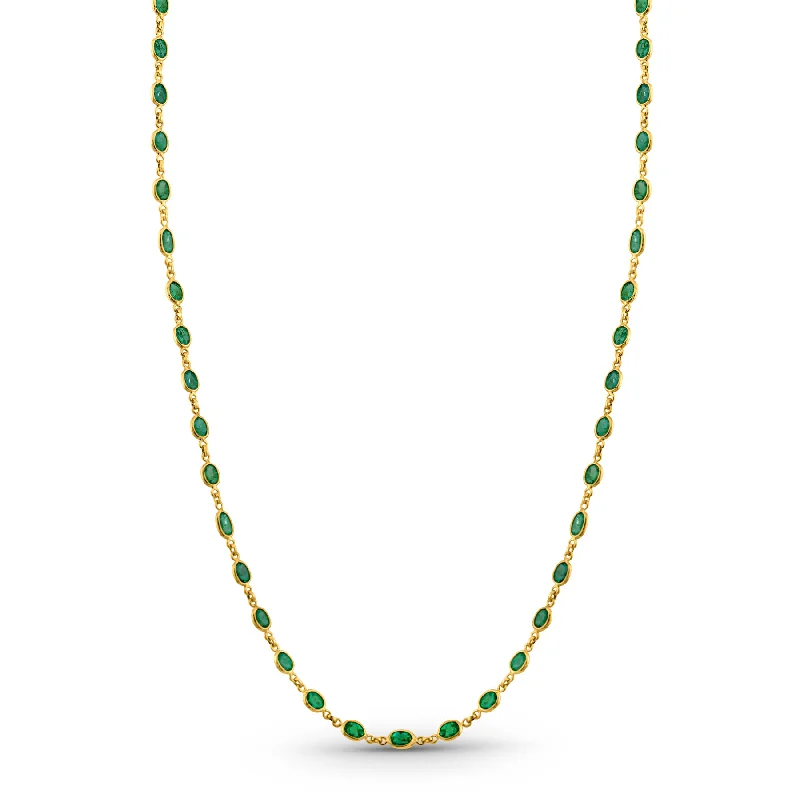 Trendy necklaces and pendants with geometric shapes for a modern aesthetic-Emerald Oval Necklace In 18K Yellow Gold